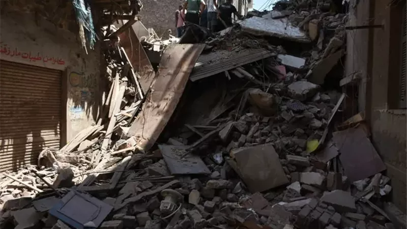 انهيار عقار بملوي