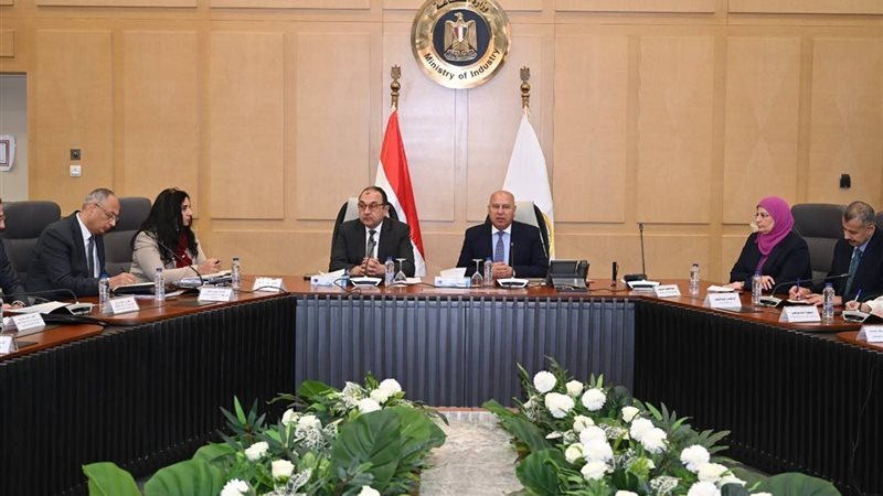 وزيرا الصناعة وقطاع