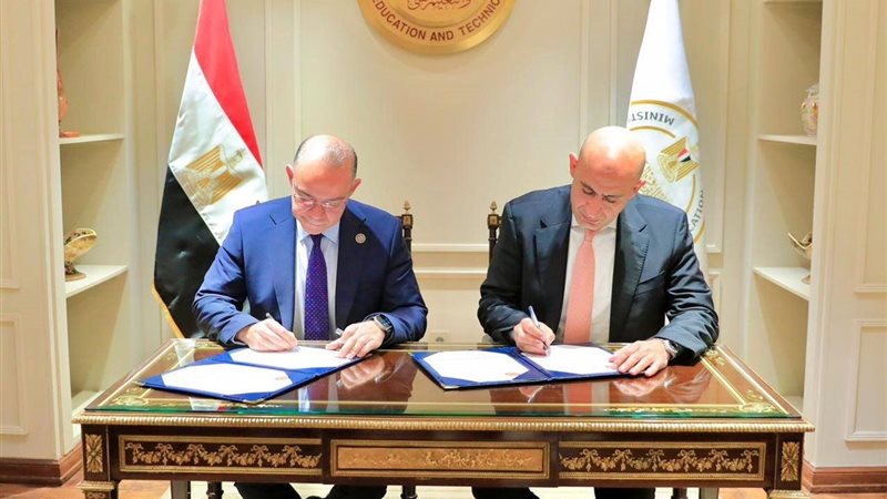 جانب من توقيع بروتوكول