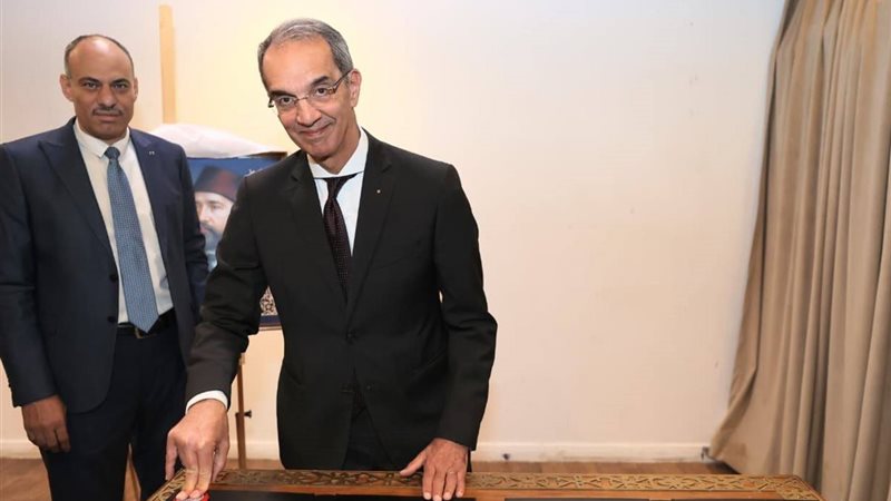 الدكتور عمرو طلعت