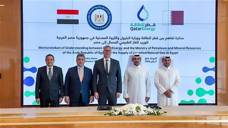 جانب من التوقيع