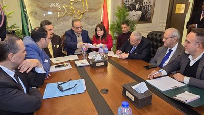 أبو شقة يتقدم بأوراق ترشحه رسميًا لانتخابات رئاسة حزب الوفد