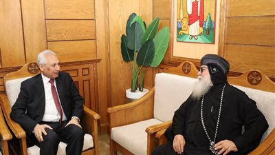 رئيس جامعة المنيا وطلابها يشاركون في تهنئة كنائس المنيا بعيد الميلاد