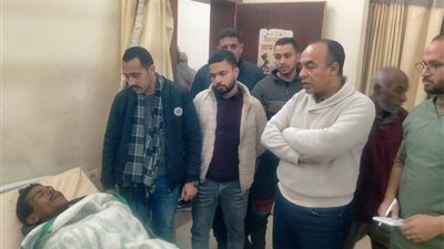 نائب محافظ المنيا يطمئن على مصابي حادث انقلاب ميكروباص بمستشفى الصدر