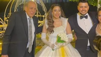 «عندهم مشاغل».. منير مكرم يعلق على عدم حضور النجوم حفل زفاف ابنته