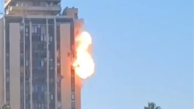 تصعيد خطير في حلب: استهداف مبانٍ حكومية بالمسيّرات وتبادل اتهامات بين دمشق وقسد