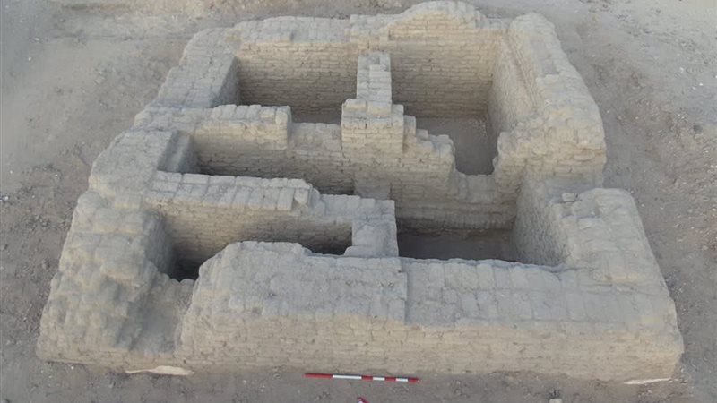  بقايا مجمع سكني