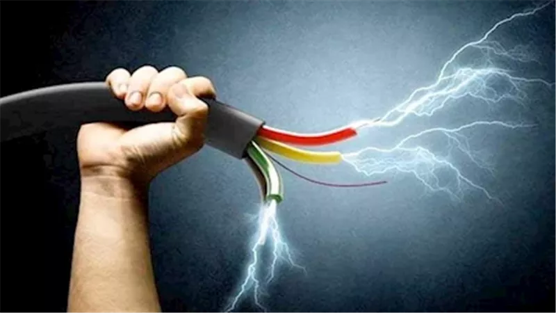 صعقا بالكهرباء 