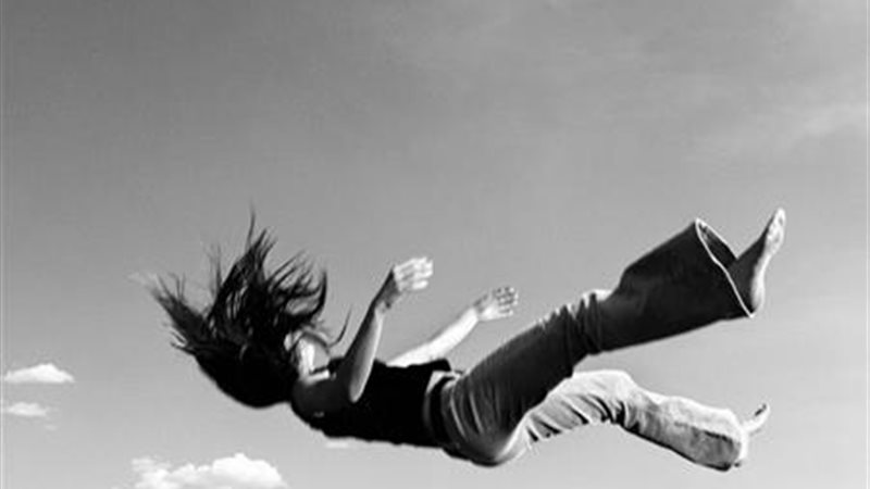 سقوط سيدة من علو