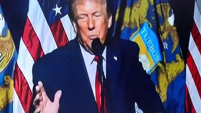 ترامب يصعّد ضد طهران: تهديد بـ«إجراء قوي للغاية» وتحذيرات دولية من البقاء داخل إيران