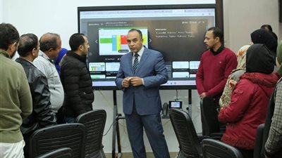 نائب محافظ المنيا يتابع برنامجا تدريبيا بمركز إعداد الكوادر
