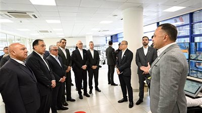 رئيس الوزراء يتفقد محطة الحاويات رقم 1 بميناء السخنة