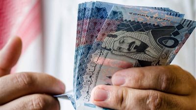هل يرتفع سعر الريال السعودي أمام الجنيه مع اقتراب عمرة شعبان ورمضان؟