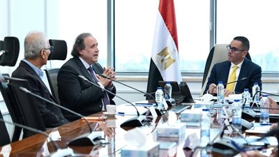 وزير الاستثمار يبحث مع «Brandix» التوسع في صناعة الملابس الجاهزة بالسوق المصري