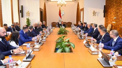 وزير الخارجية يبحث مع وفد رجال أعمال كنديين تعزيز التعاون الاقتصادي والاستثماري