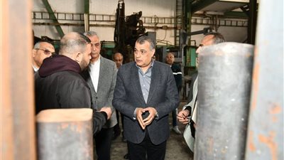 وزير الإنتاج الحربي يزور مصنع 99 الحربي ويؤكد أهمية تعزيز الإنتاج المحلي