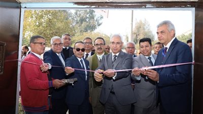 رئيس جامعة المنيا يفتتح وحدة إنتاج النيتروجين السائل بالمعمل المركزي