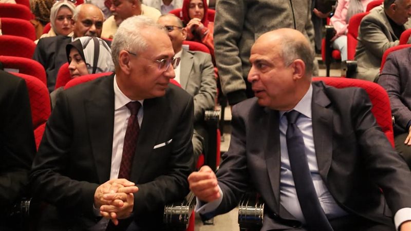 جانب من ندوة جامعة