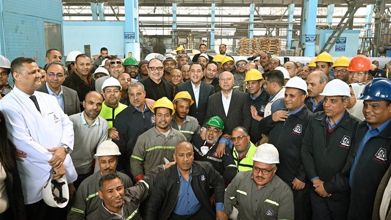 رئيس الوزراء في صورة