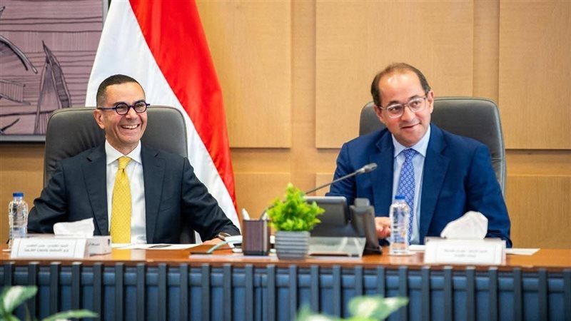 وزير المالية ووزير