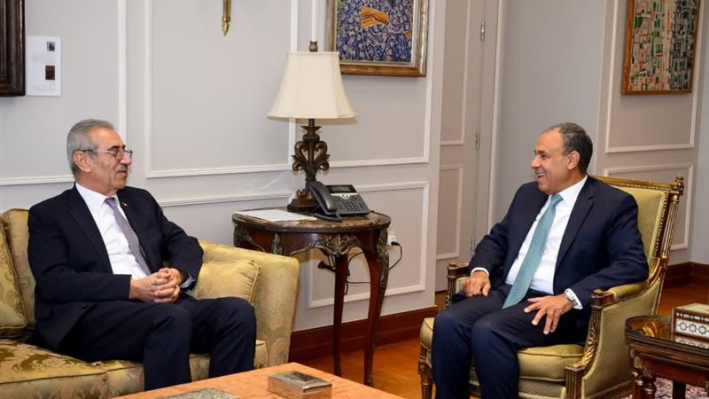 بدر عبد العاطي وعلي