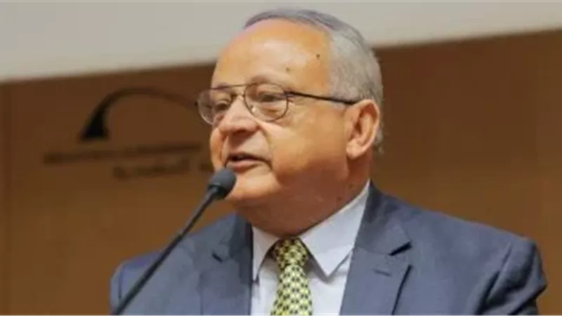 الدكتور أحمد زايد