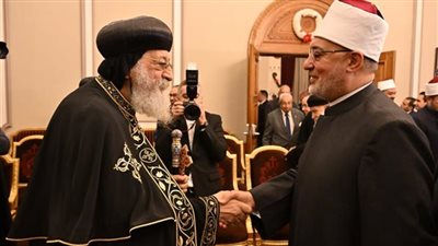 مفتي الجمهورية يطمئن على صحة البابا تواضروس الثاني 