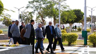 محافظ المنيا يتفقد كورنيش النيل ويوجه بتطوير شامل يعزز الهوية السياحية