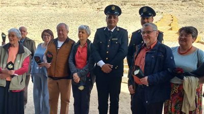 عيد الشرطة في بني حسن.. استقبال الأفواج السياحية بهدايا تذكارية بالمنيا