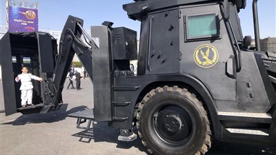 بمناسبة عيد الشرطة.. الداخلية توزع هدايا على المواطنين والأطفال (فيديو)