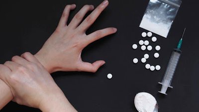 إخطار سفارات 7 دول في قضية شبكة مخدرات دولية تضم 21 متهمًا بالجيزة