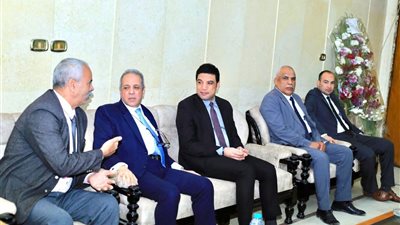 نائب محافظ سوهاج يلتقي نقيب المحامين ومجلس النقابة الجديد