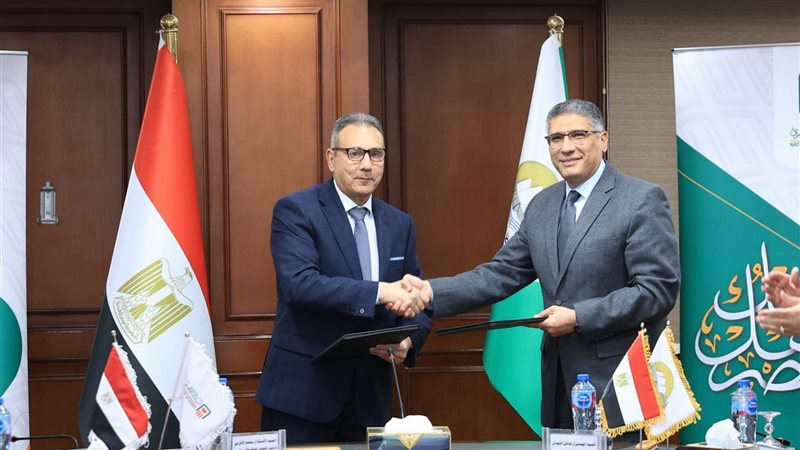 جانب من توقيع البروتوكول