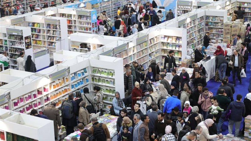 نصف مليون زائر بعرض