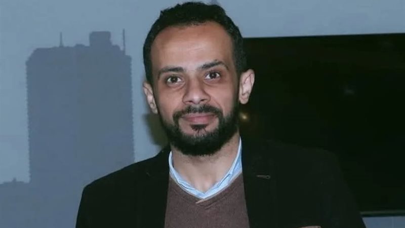 الكاتب الصحفي علاء