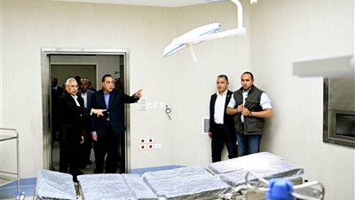 430 سريرًا لخدمة 7 ملايين مواطن.. رئيس الوزراء يتفقد المستشفى الثلاثي بالمنيا