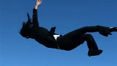 حزنا على وفاة والدها.. منظمة حفلات تُنهي حياتها بالقفز من الطابق الـ11 في عين شمس