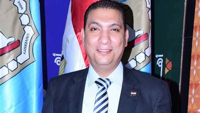 «أصول السياسة» لهنري سيدجويك تتصدر قائمة الأكثر مبيعًا بمعرض القاهرة الدولي للكتاب