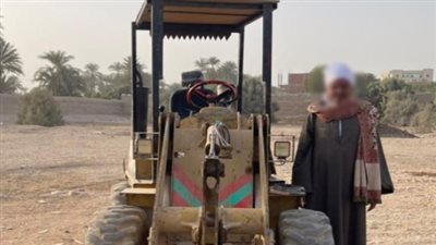 أب يهدم بيت ابنته باللودر في سوهاج.. سلطة عائلية أم جريمة؟