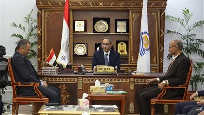 محافظ قنا يستقبل وفد وزارة المالية لبحث سبل التعاون وتعزيز الموارد الذاتية