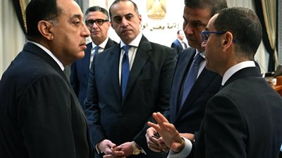 مطالبات برحيل الحكومة ودمج الوزارات في قلب النقاش البرلماني