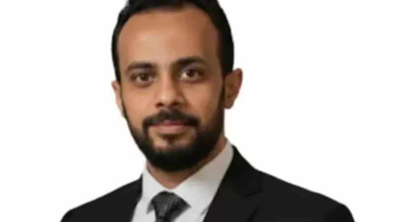 الكاتب الصحفي علاء