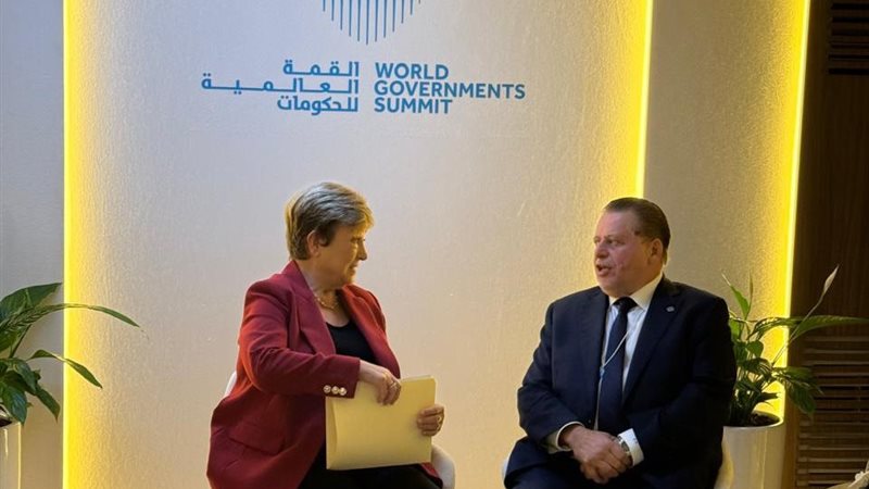 جانب من لقاء محافظ