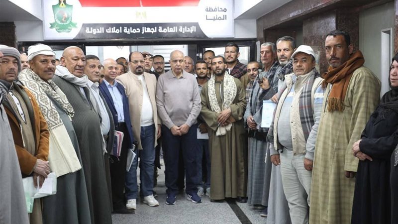 محافظ المنيا يستعرض