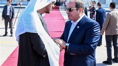 الشيخ محمد بن زايد يصطحب الرئيس السيسي إلى مطار أبو ظبي الدولي لتوديعه