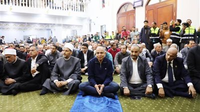 محافظ المنيا يفتتح المسجد الكبير بمطاي ويستمع لمطالب الأهالي
