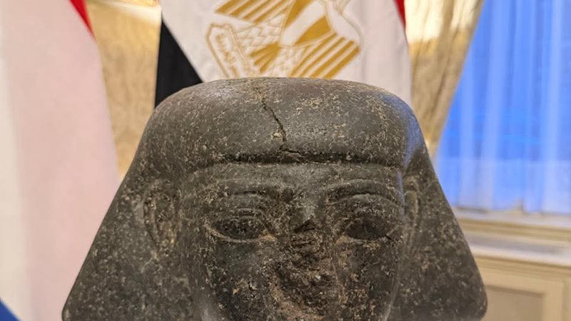 الرأس الحجري