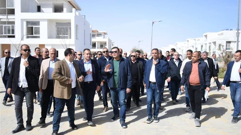 وزير الإسكان 