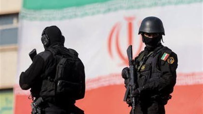 عناصر من الشرطة الإيرانية
