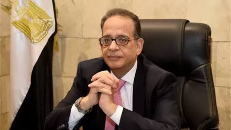 النائب طارق عبد العزيز